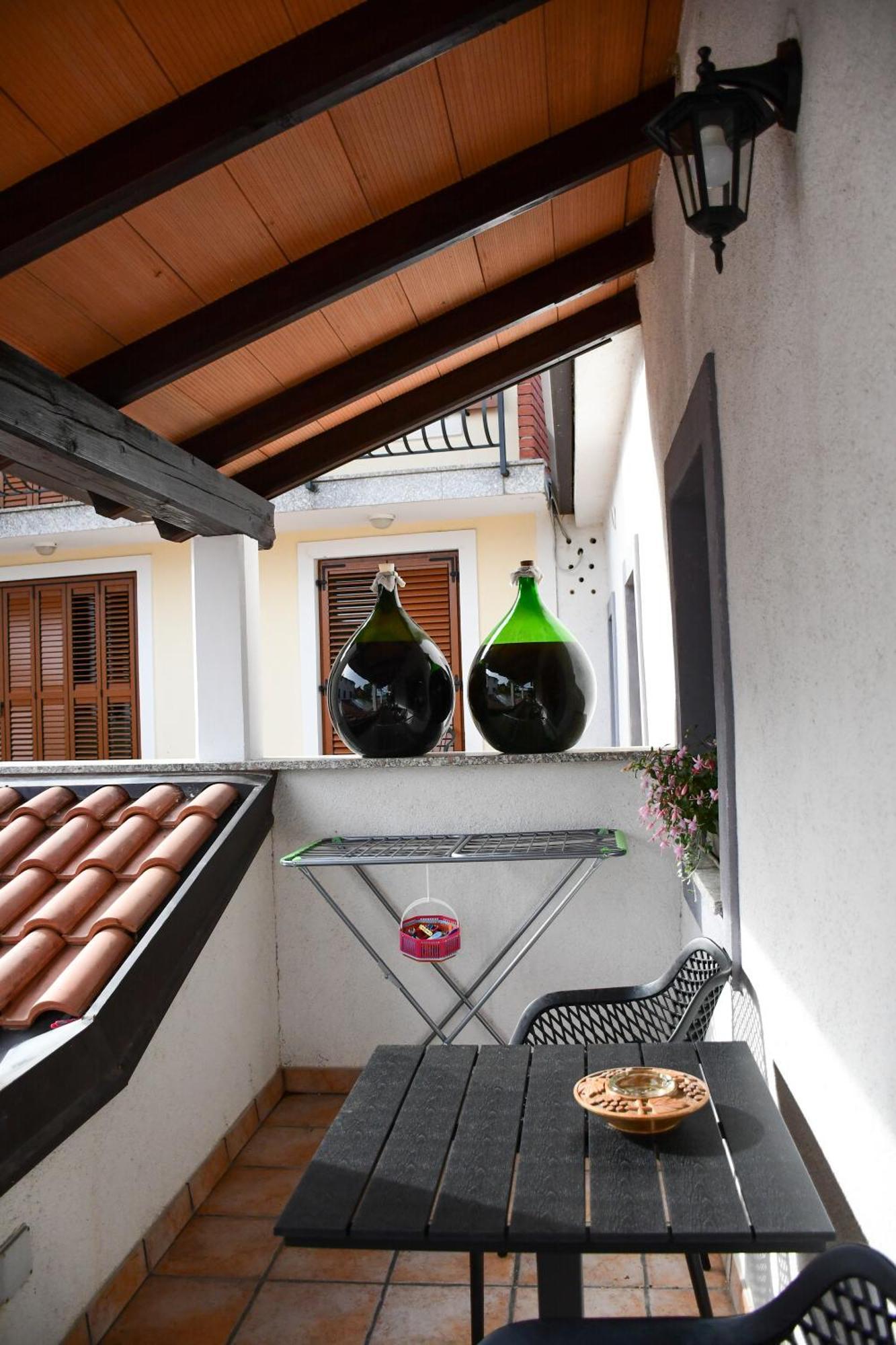 Razman Wine Rooms Gracisce Exterior photo