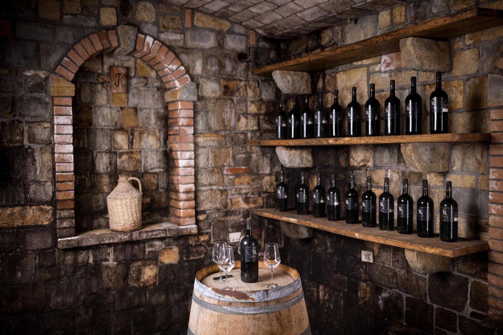 Razman Wine Rooms Gracisce Exterior photo
